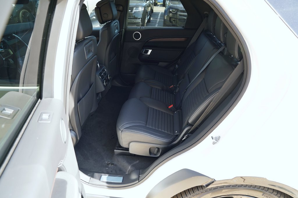 New 2026 Fuji White Land Rover Dynamic SE image 30
