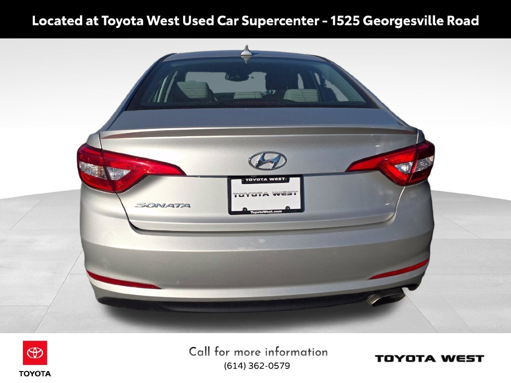Used 2017 Silver Hyundai SE image 7