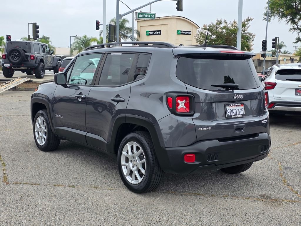 Certified Used 2022 Gray Jeep Latitude image 8
