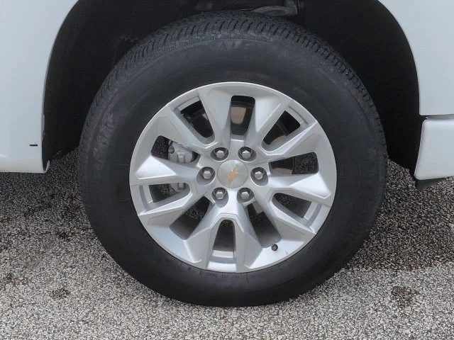 Used 2025 White Chevrolet Custom image 11