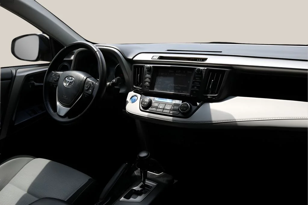 Used 2017 Silver Toyota XLE image 20