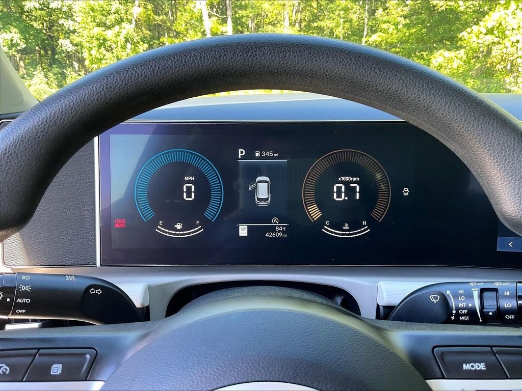 Used 2025 Green Hyundai SEL image 15