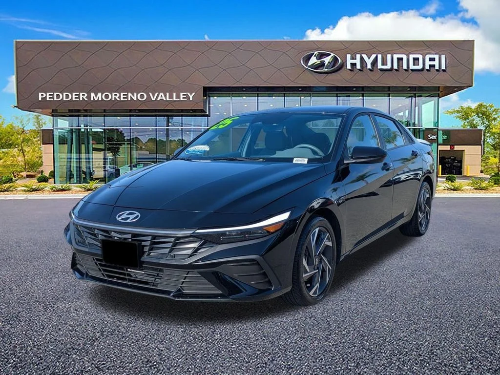 Used 2025 Black Hyundai SEL Sport image 6
