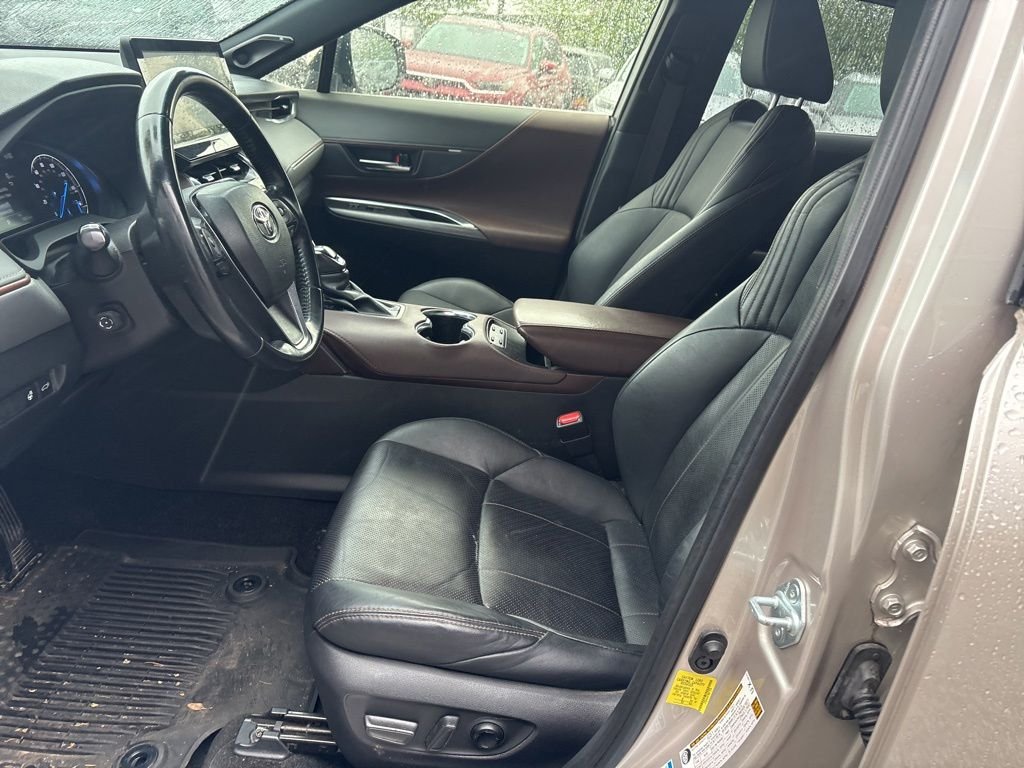 Used 2021 Silver Toyota XLE image 9