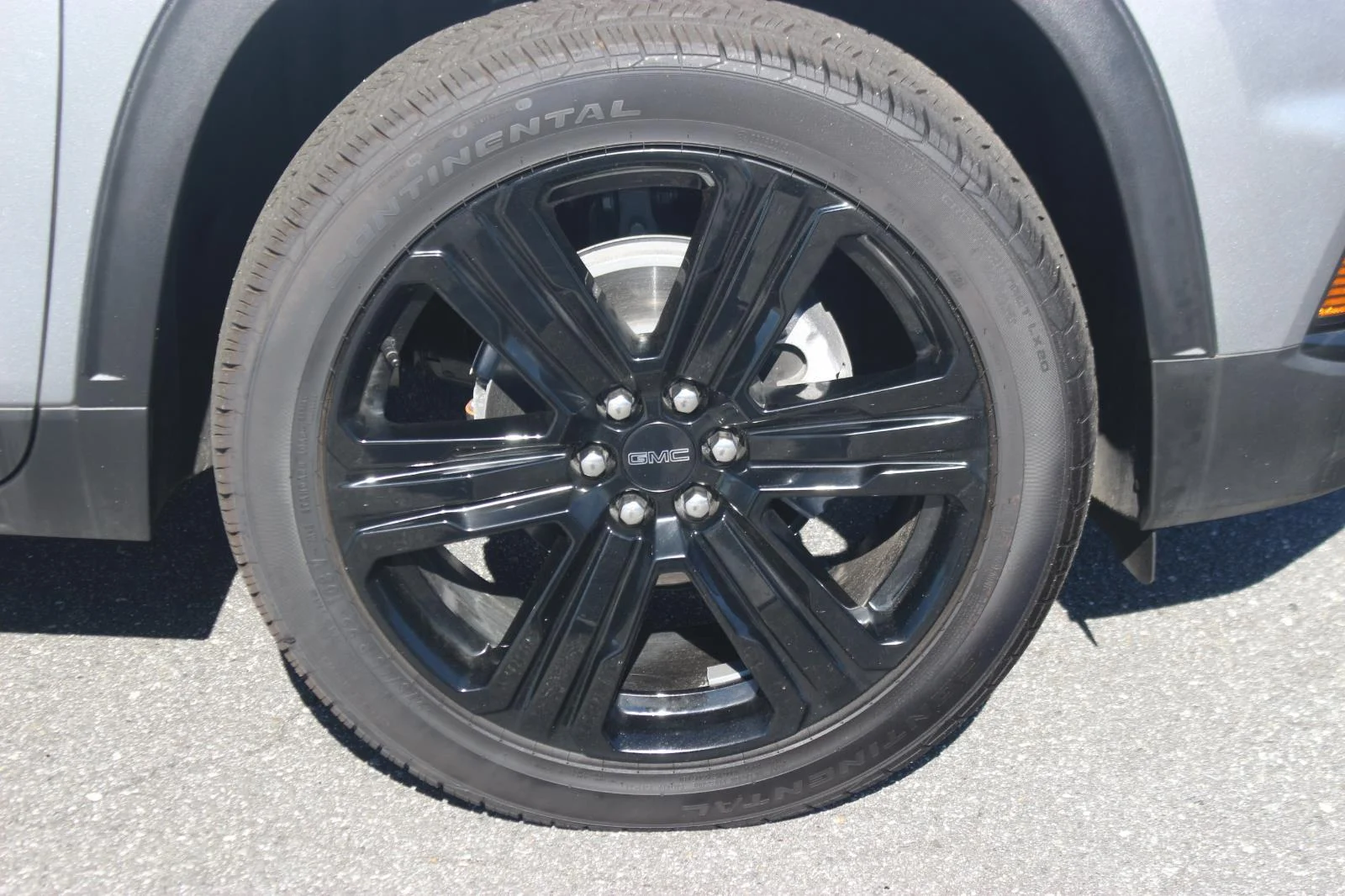 New 2025 Sterling Metallic GMC Elevation image 9