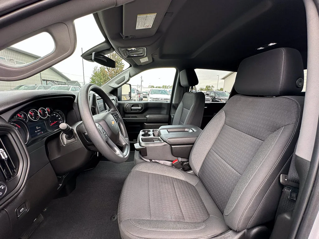 Used 2022 Silver Chevrolet Custom image 3