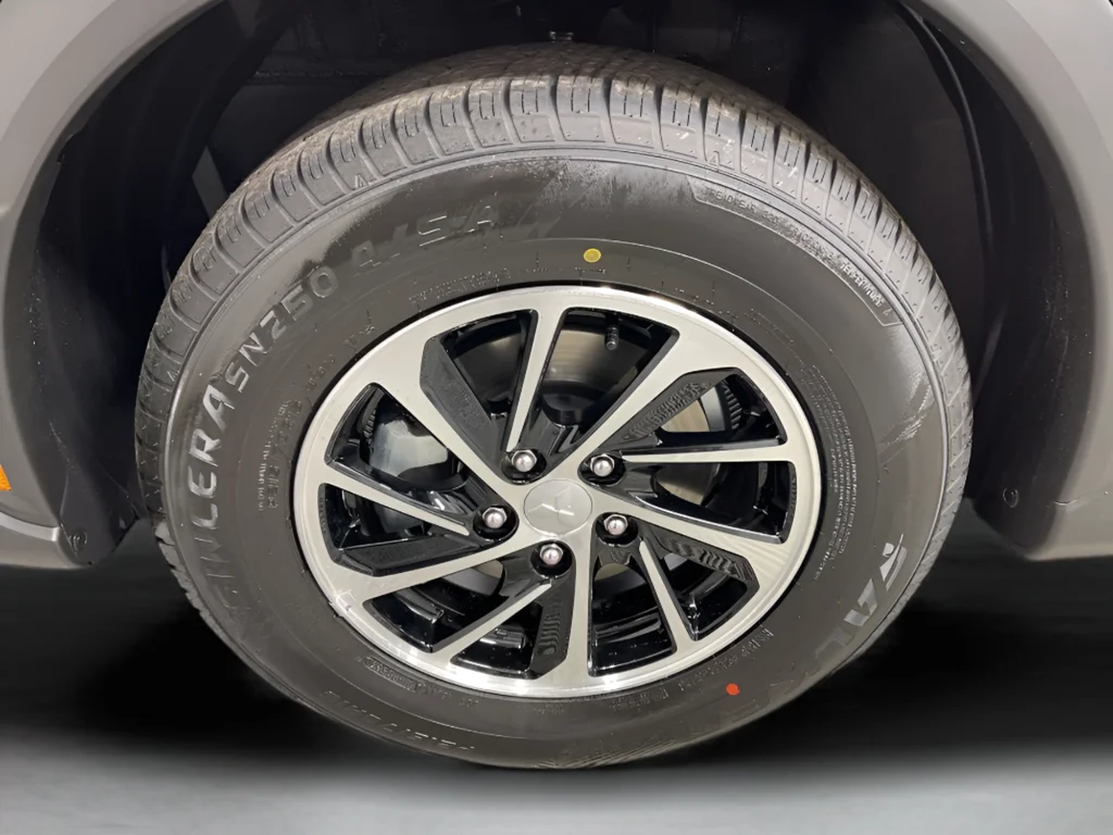 New 2026 Labrador Black Pearl Mitsubishi ES image 34