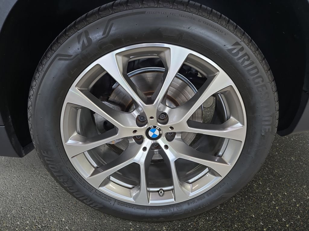 Certified Used 2024 Manhattan Green Metallic BMW sDrive40i image 29