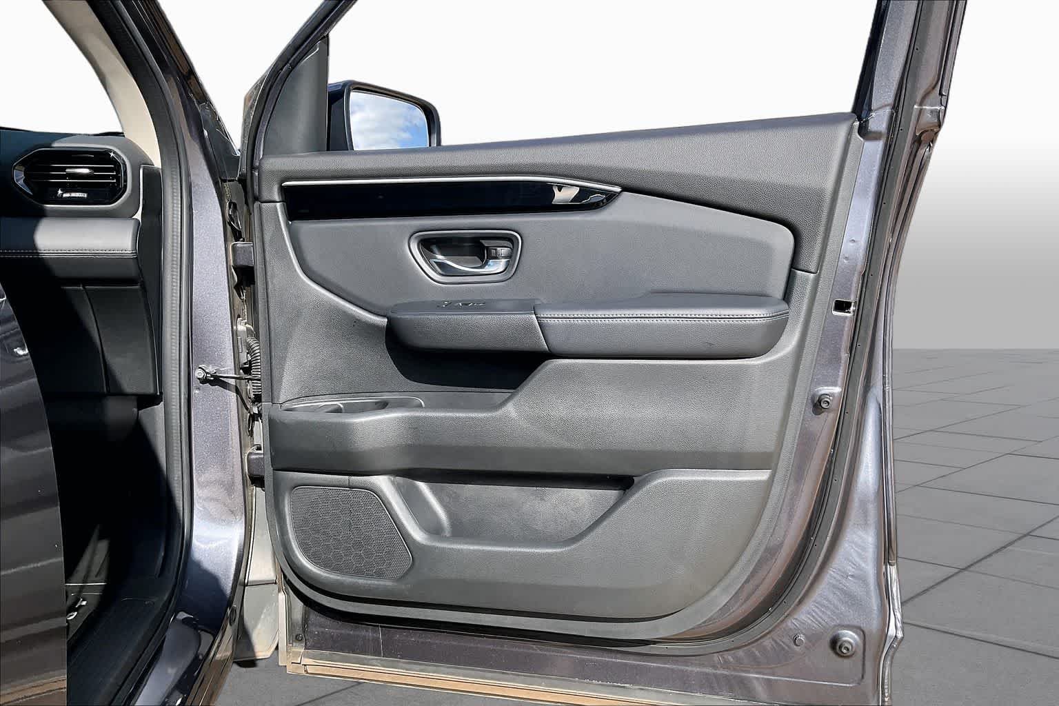 Used 2023 Modern Steel Metallic Honda EX-L 7 Passenger image 22