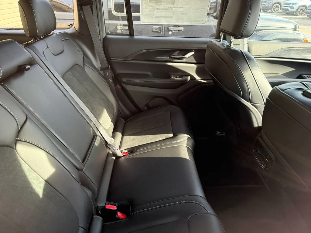 New 2025 White Jeep Altitude X image 6