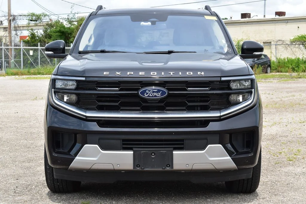 Used 2025 Ford Expedition Platinum with VIN 1FMJK1M80SEA35756 for sale in Kansas City