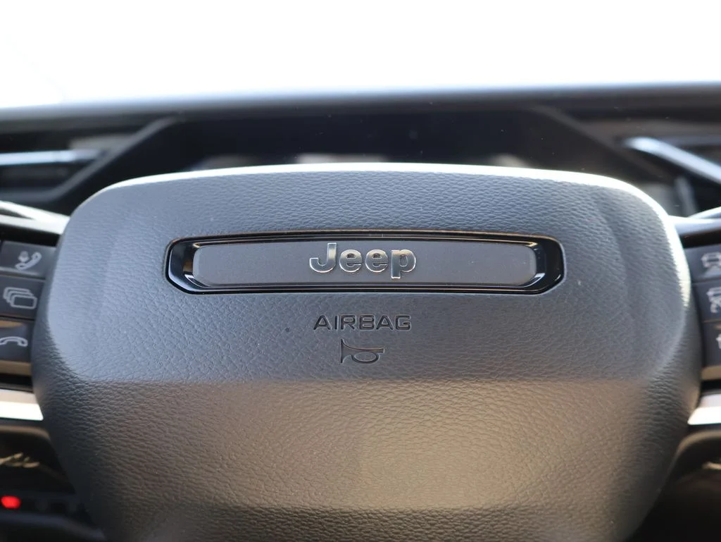 New 2026 Hydro Blue Pearl-Coat Exterior Paint Jeep Laredo image 25