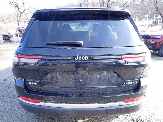 New 2026 Diamond Black Crystal Pearlcoat Jeep Limited image 4