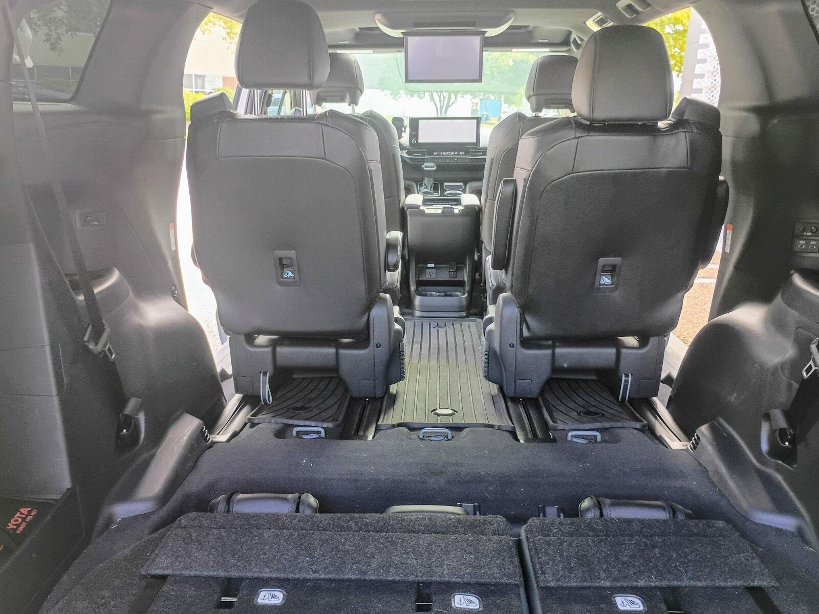 Used 2025 Cement Toyota XSE image 5