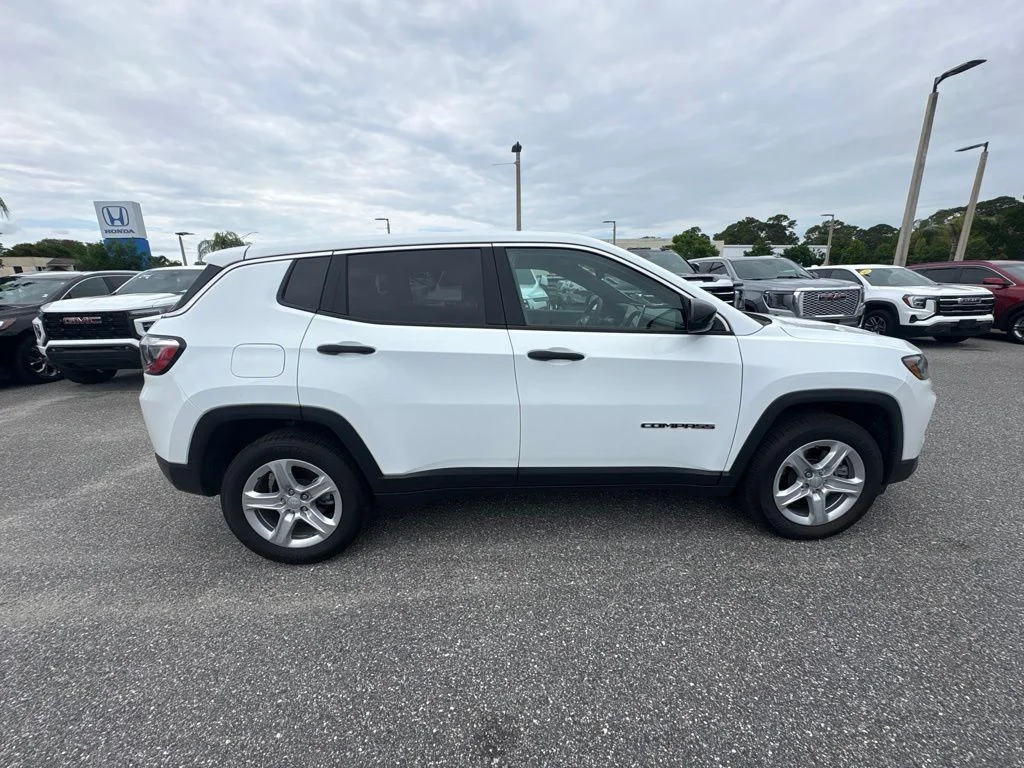 Used 2023 White Jeep Sport image 5