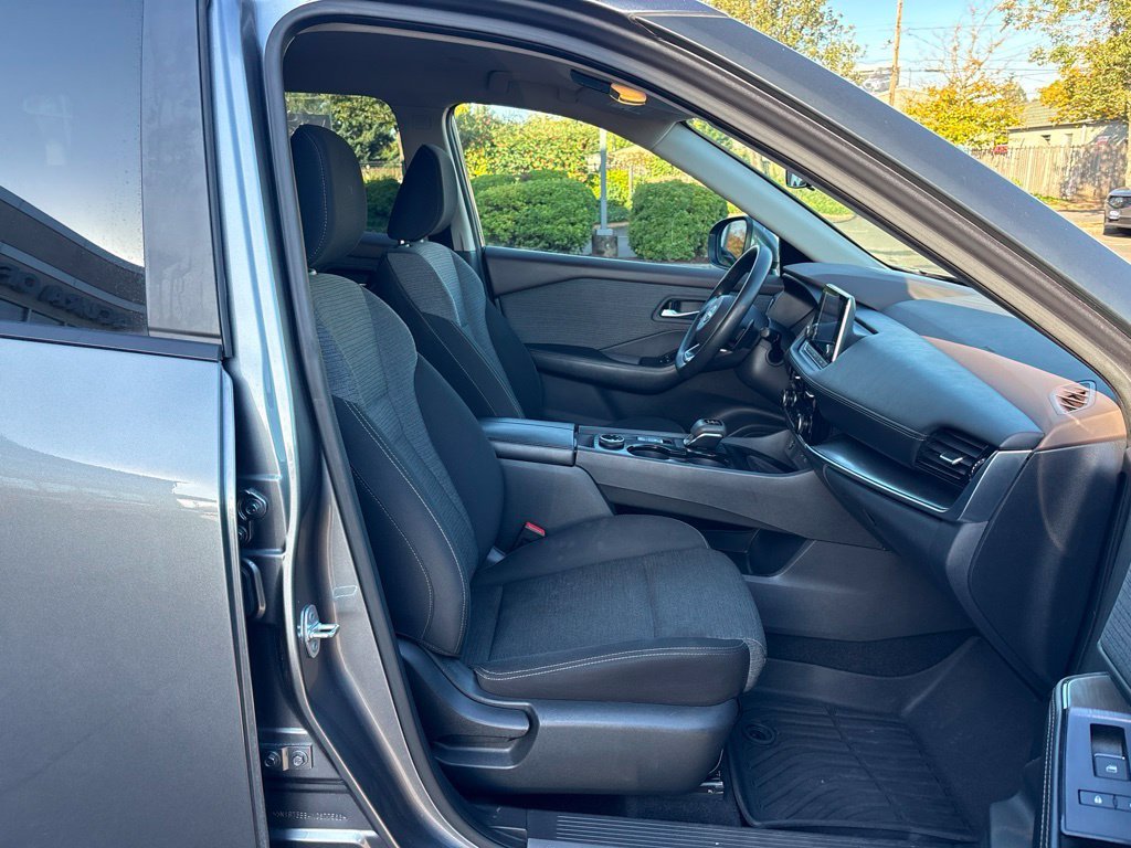 Used 2022 Gun Metallic Nissan SV image 23