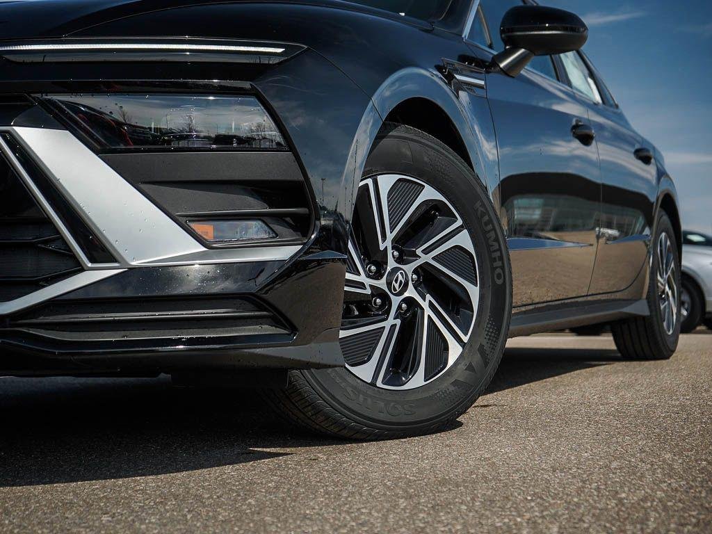 New 2026 Abyss Black Hyundai Blue FWD image 29