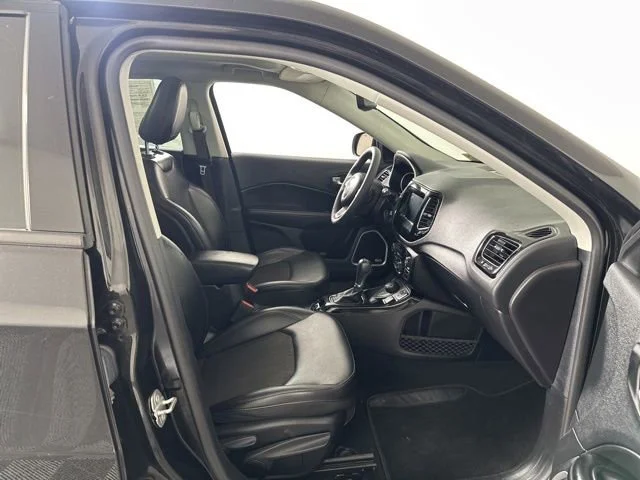 Used 2021 Black Jeep Altitude image 29
