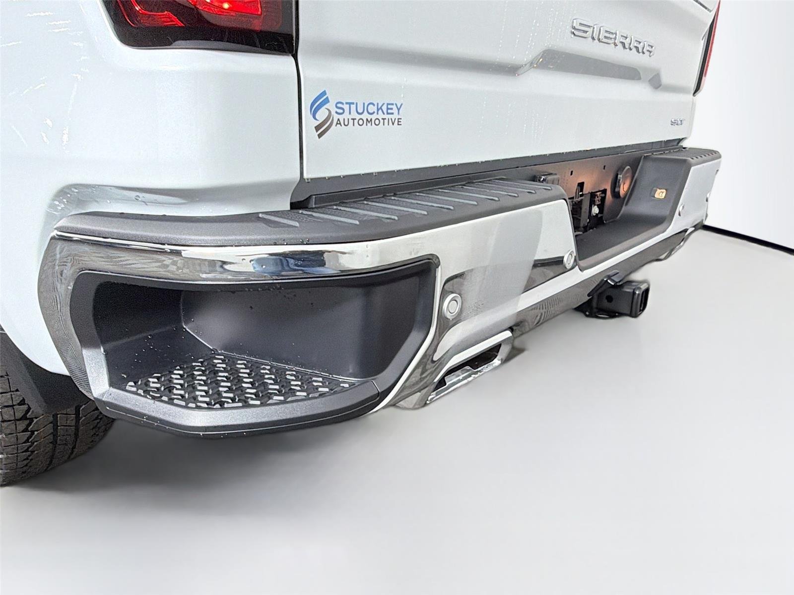 New 2026 Glacier White Tricoat GMC SLT image 36