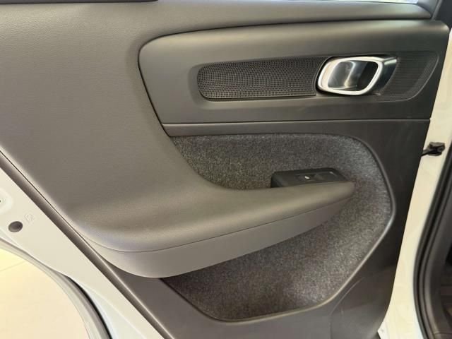 2026 Volvo XC40 Ultra Black Edition - Photo 8