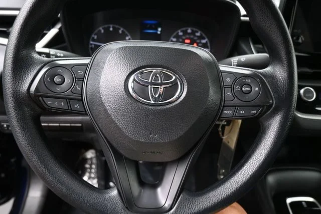 2025 Toyota Corolla LE - Photo 18