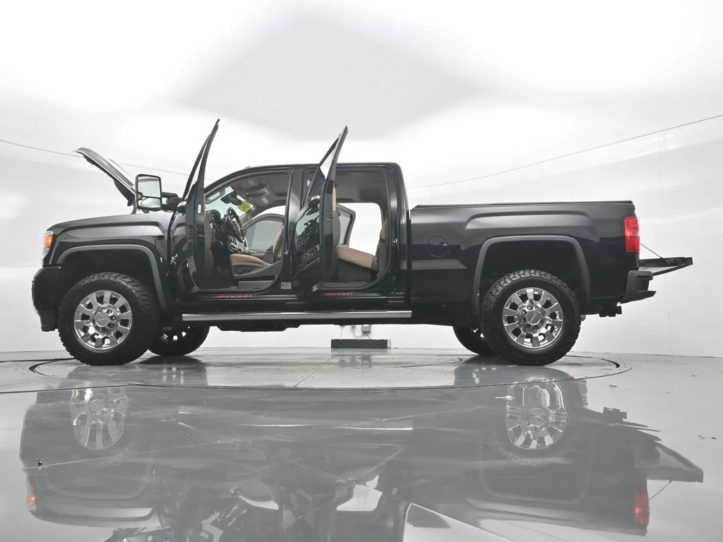 Used 2019 Black GMC Denali image 45