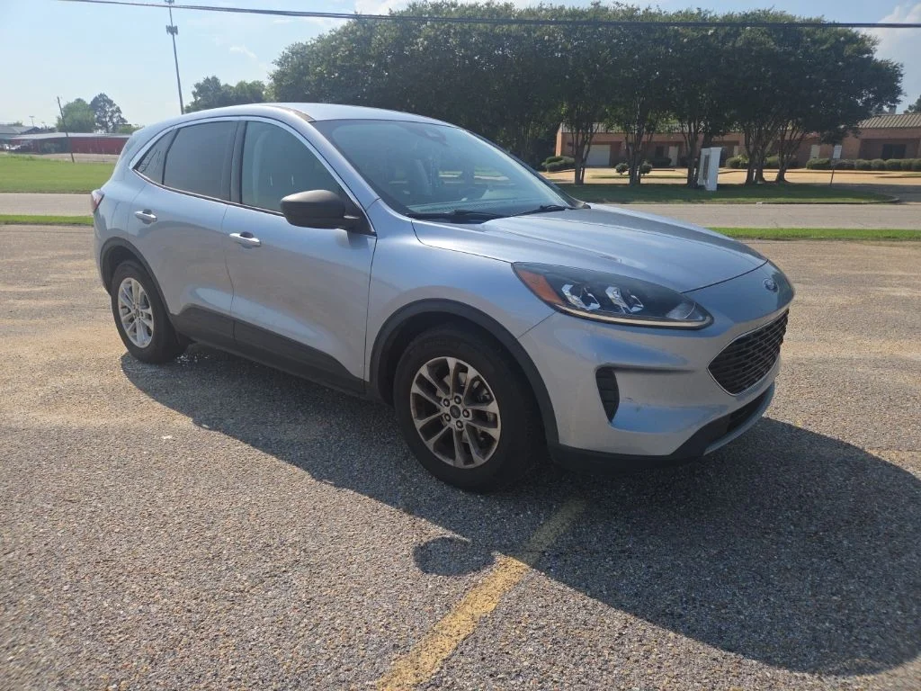 Used 2022 Blue Silver Metallic Ford SE image 13
