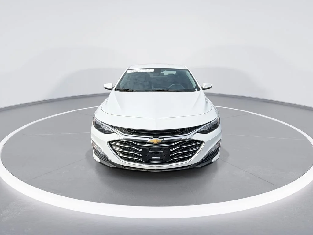Used 2021 White Chevrolet LT image 3