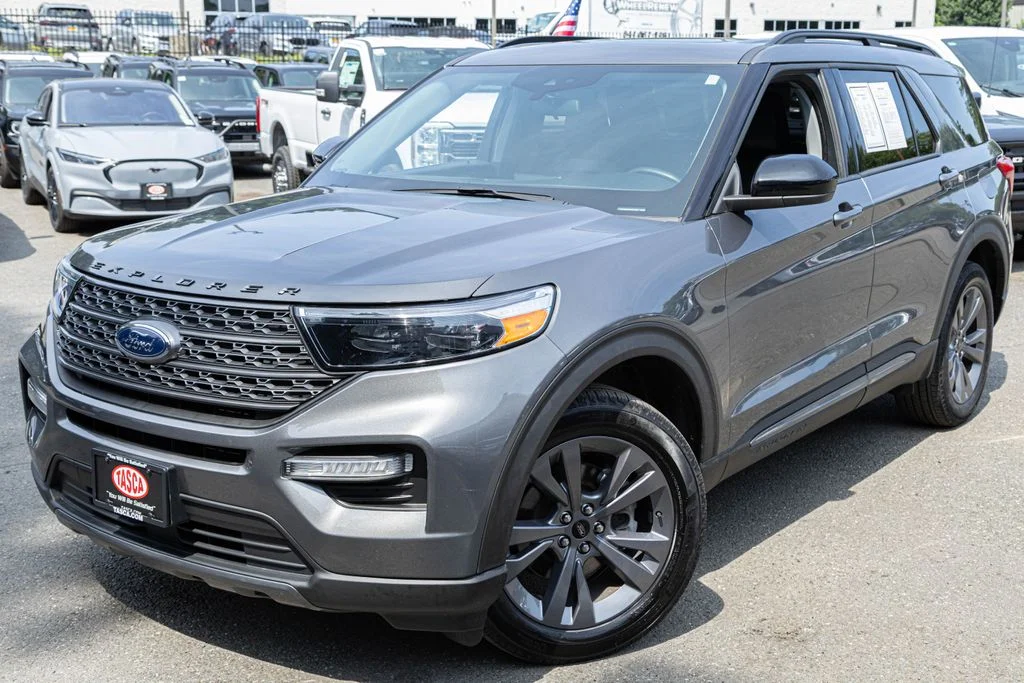 Used 2023 Gray Ford XLT image 1