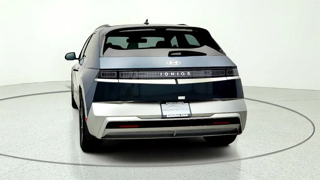 Used 2025 Digital Teal Hyundai Limited RWD image 6