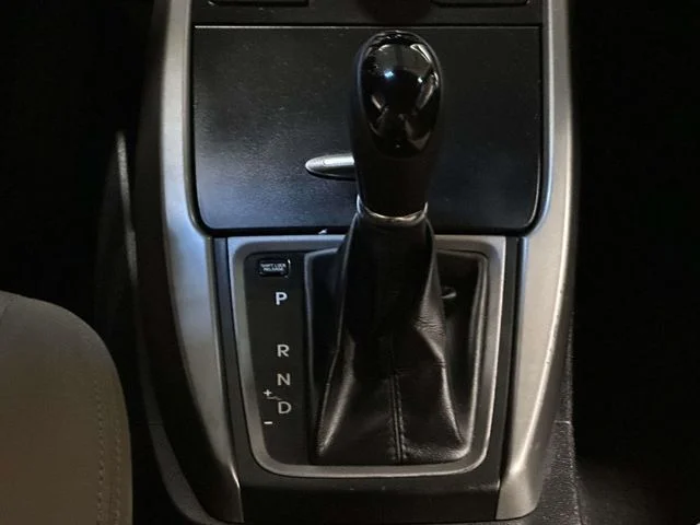 Used 2015 Quartz White Pearl Hyundai SE image 21