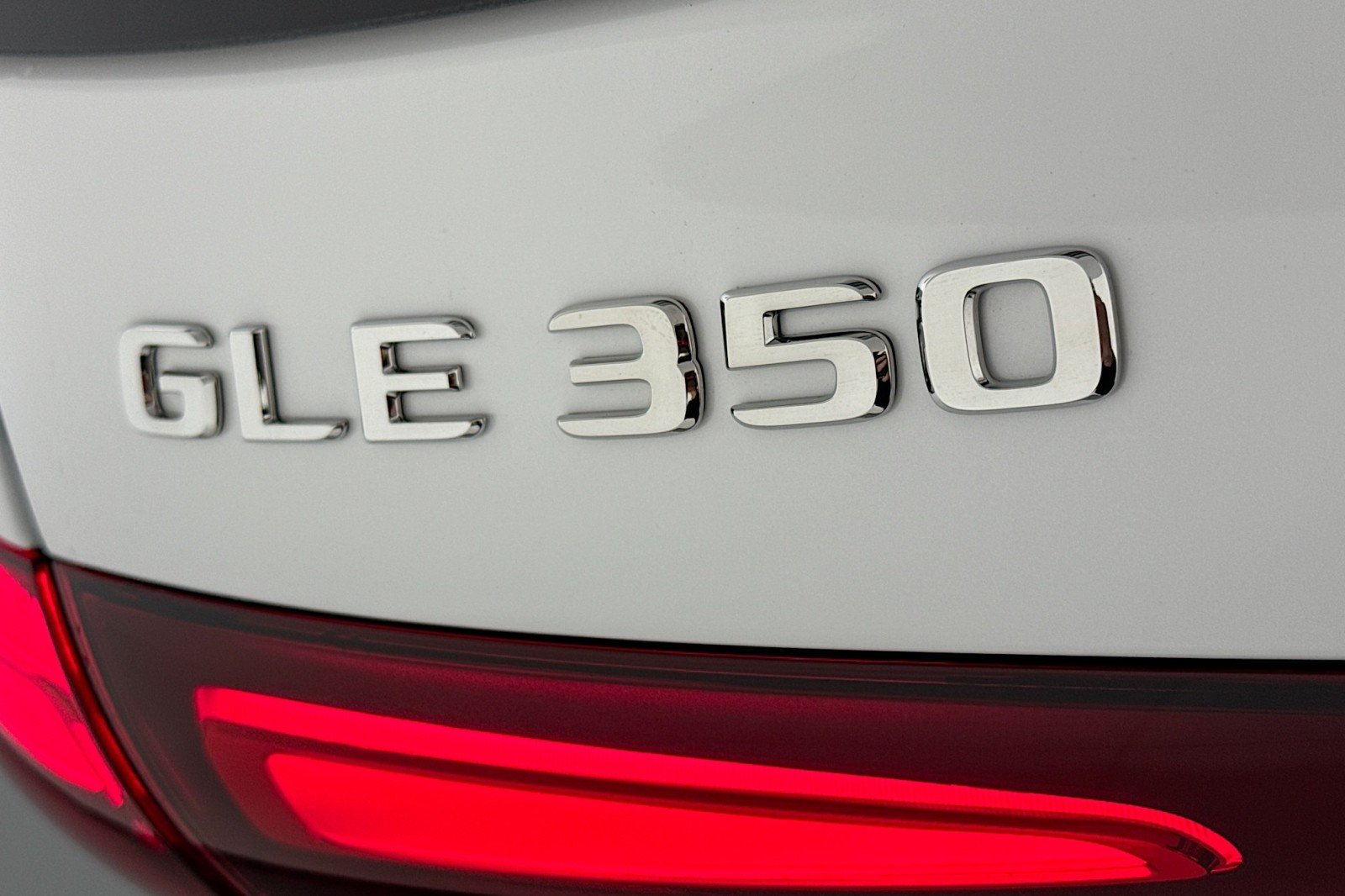 New 2026 MANUFAKTUR Moonlight White Metallic Mercedes-Benz GLE 350 SUV image 8