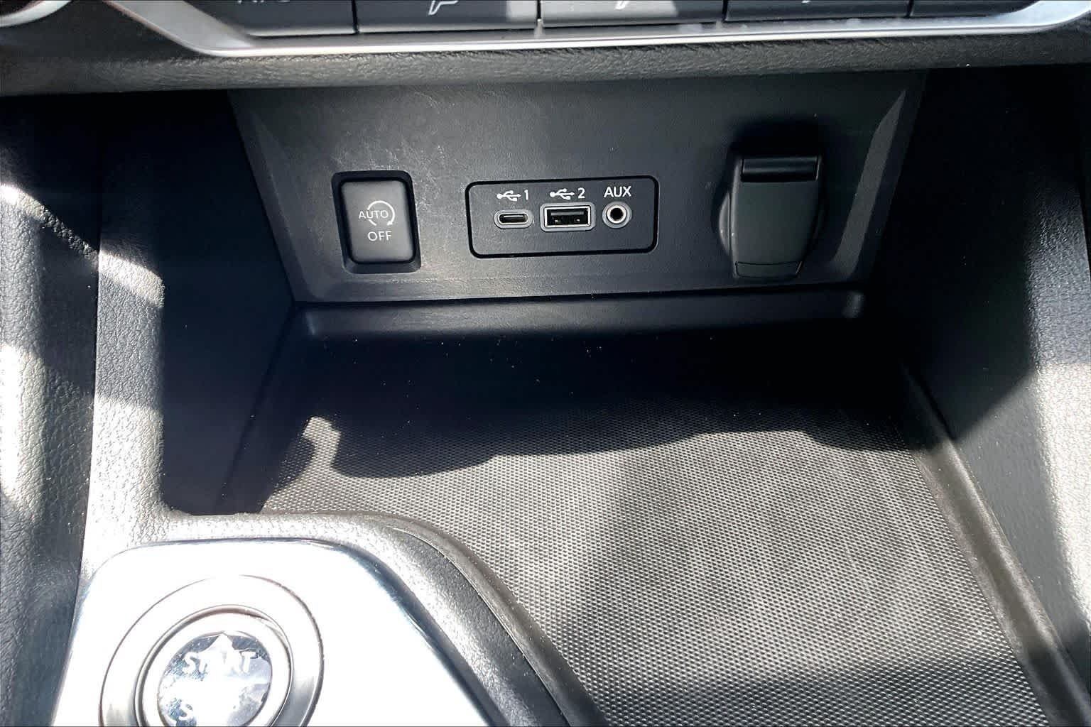 Used 2025 Super Black Nissan SV image 31