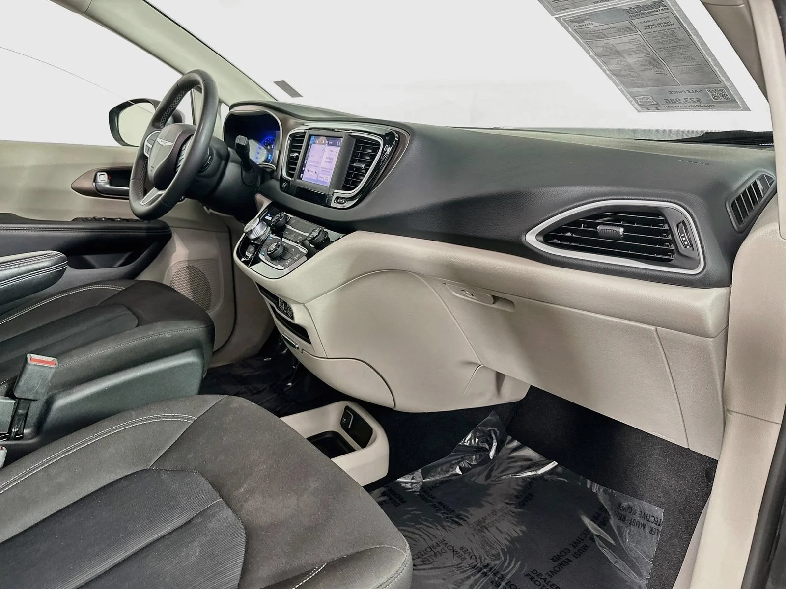 Used 2023 Black Chrysler LX image 29