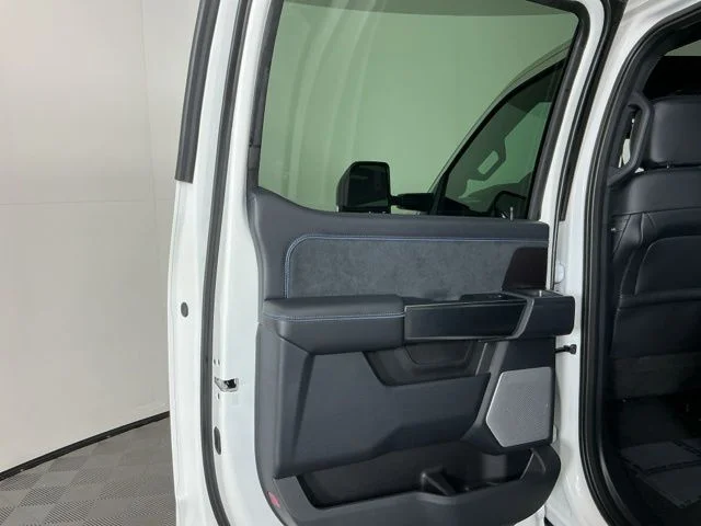 New 2026 Star White Metallic Tri-Coat Ford Platinum image 31