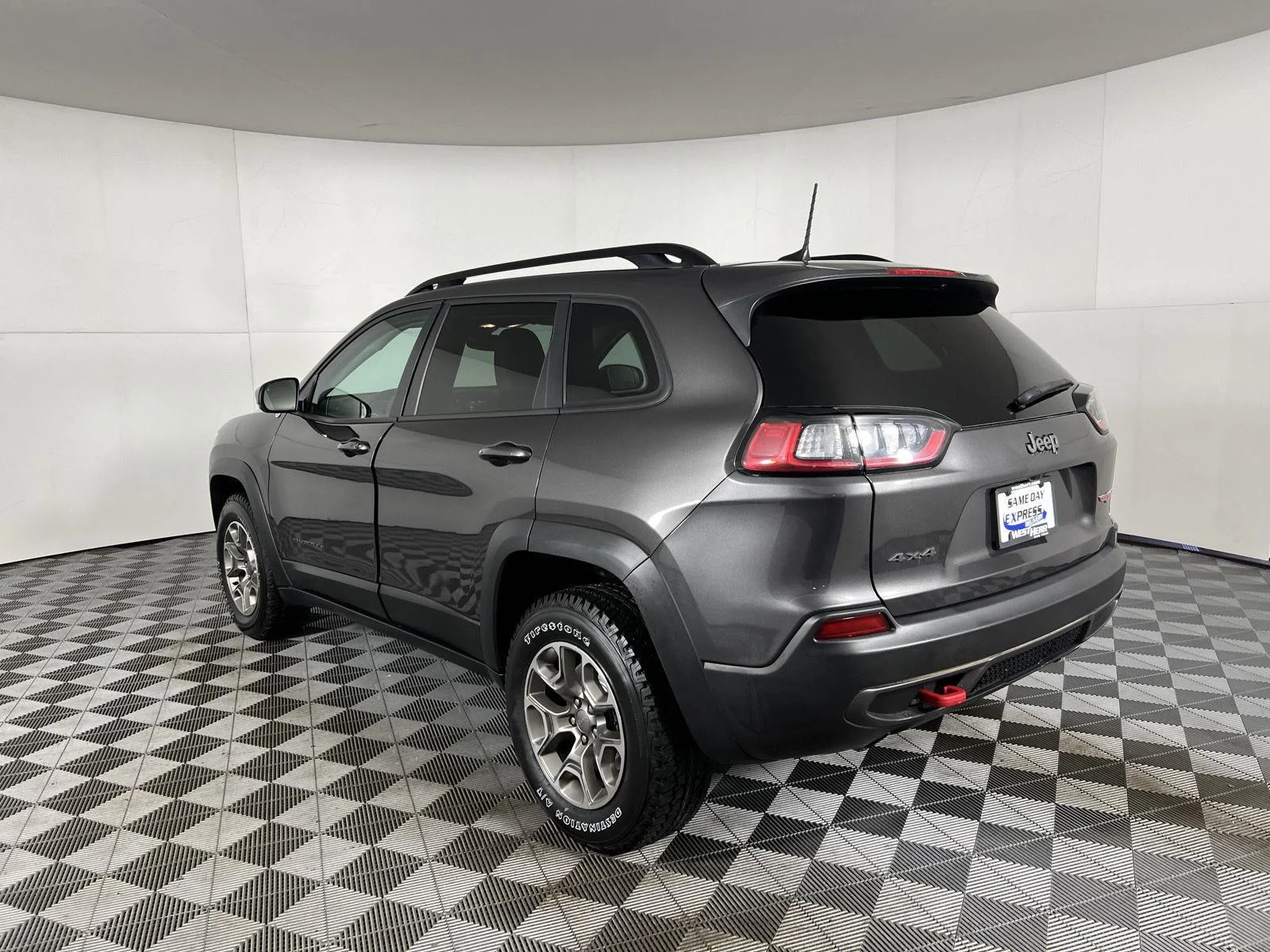 Used 2022 Granite Crystal Metallic Clearcoat Jeep Trailhawk image 3