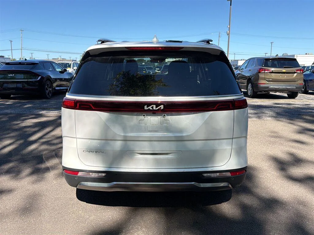 Used 2024 Snow White Pearl Kia SX Prestige image 9