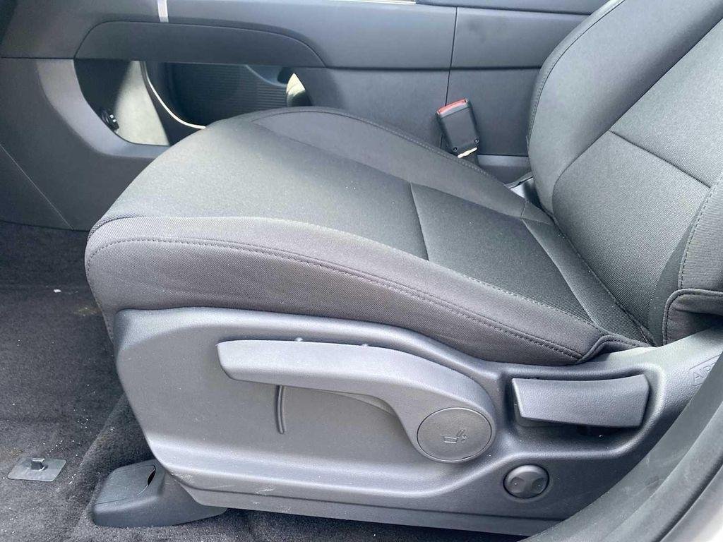 New 2026 White Hyundai SE FWD image 27