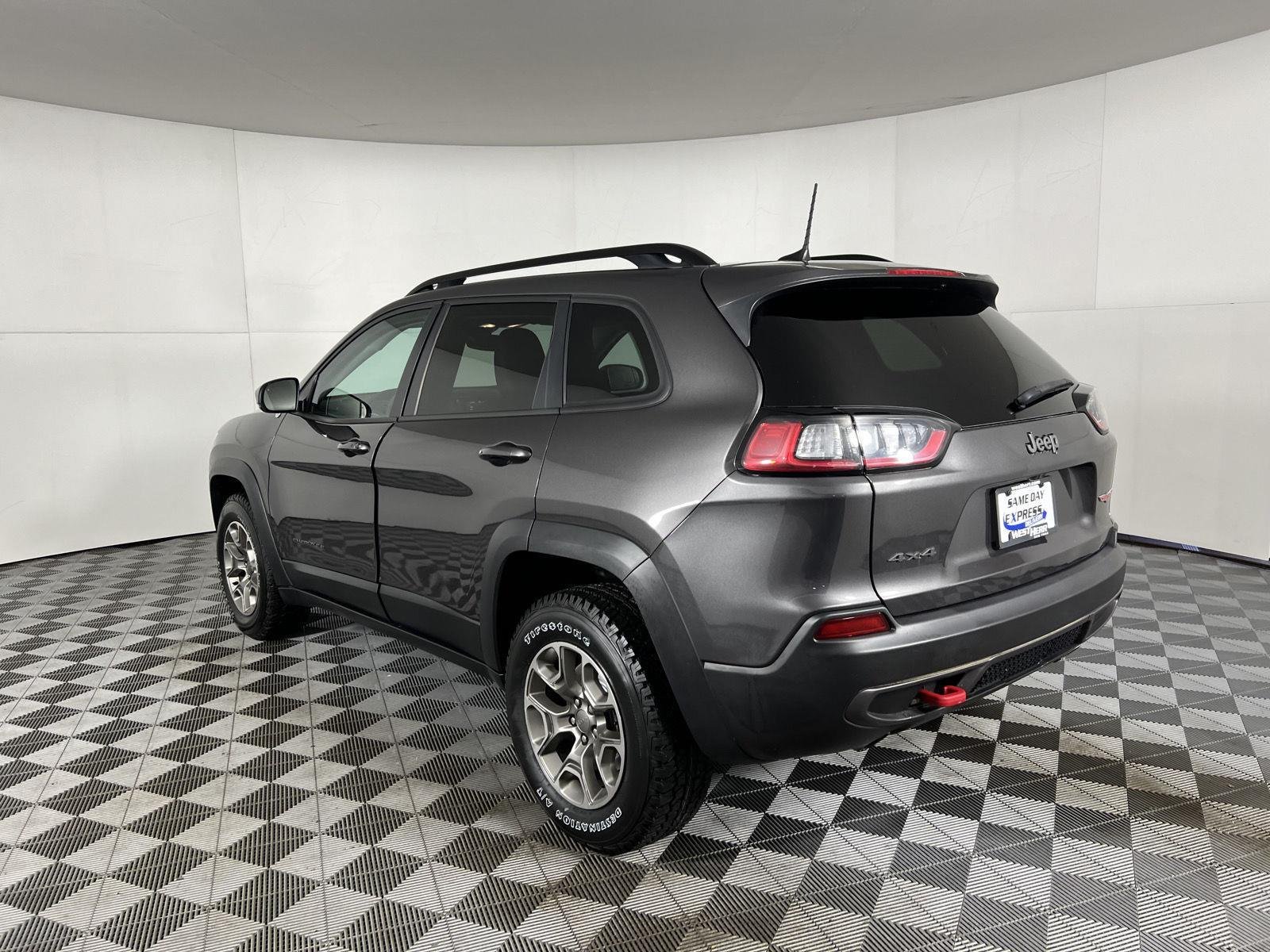 Used 2022 Granite Crystal Metallic Clearcoat Jeep Trailhawk image 3