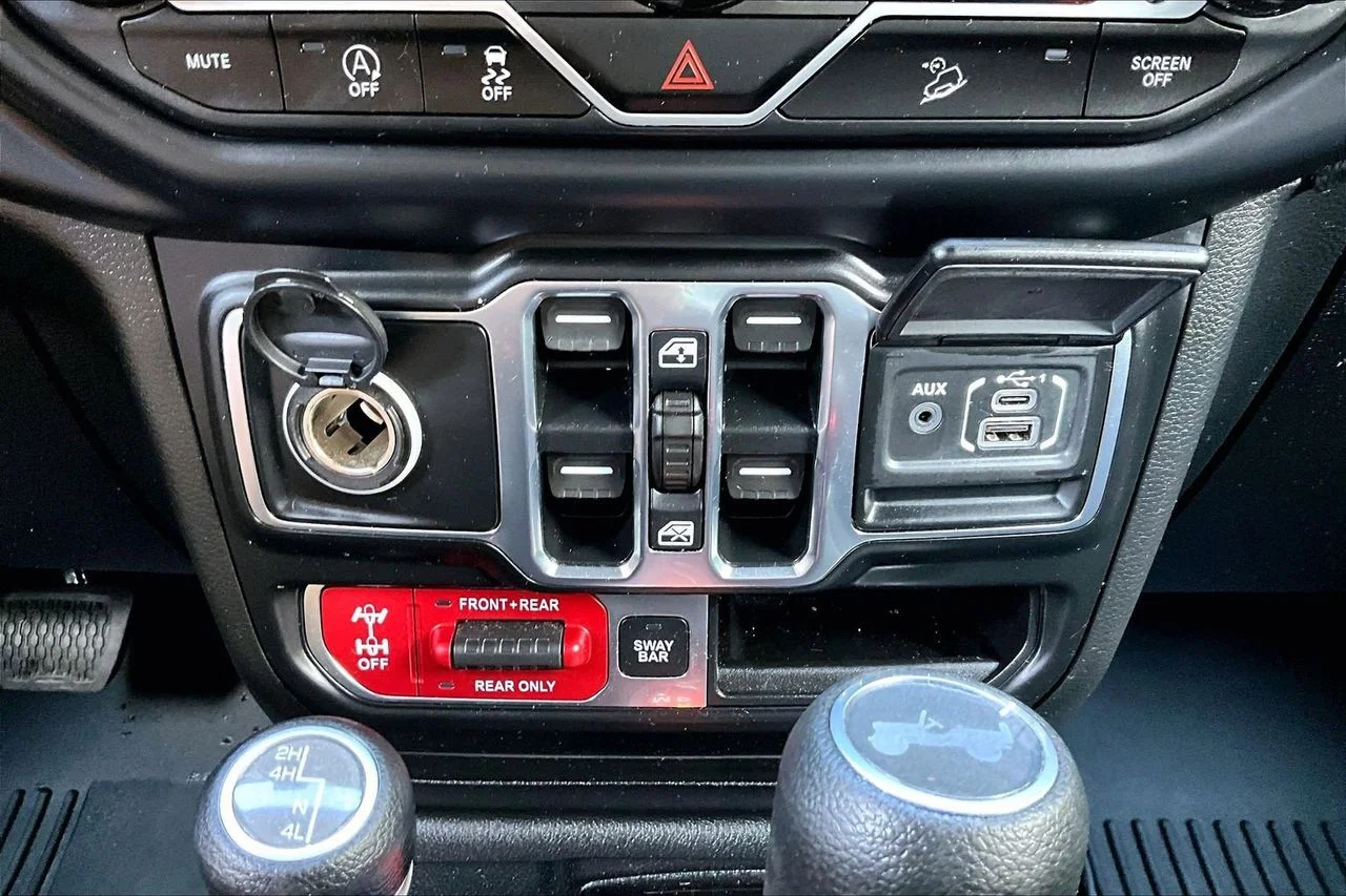 Certified Used 2020 Teal Jeep Rubicon image 16