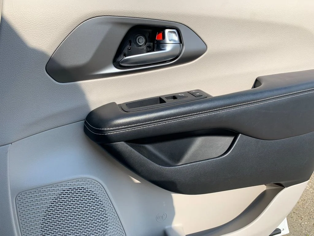 Used 2022 White Chrysler Touring L image 21