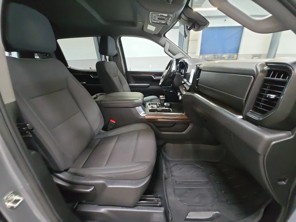 Used 2025 Sterling Metallic GMC Elevation image 30