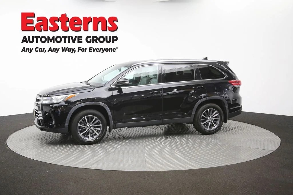 Used 2019 Black Toyota XLE image 62