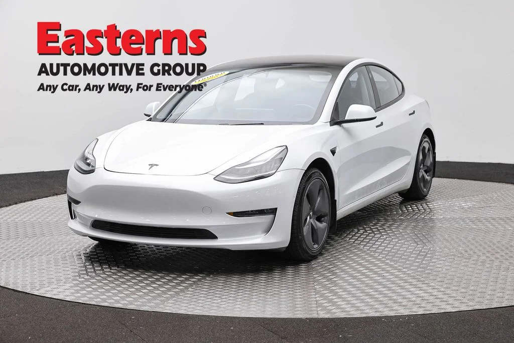 Used 2018 White Tesla Long Range image 1