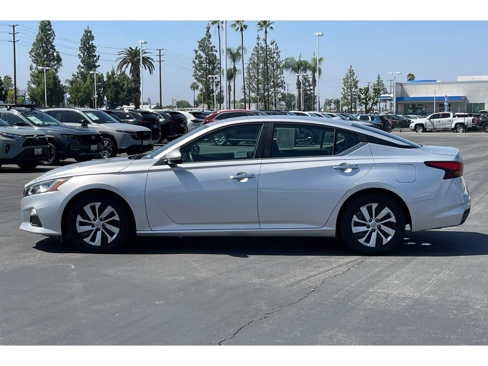 Used 2020 Brilliant Silver Metallic Nissan 2.5 S image 3