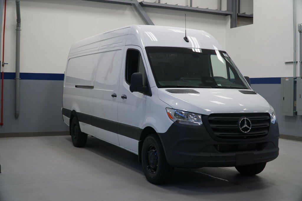 New 2026 Arctic White Mercedes-Benz Cargo 170 WB image 20