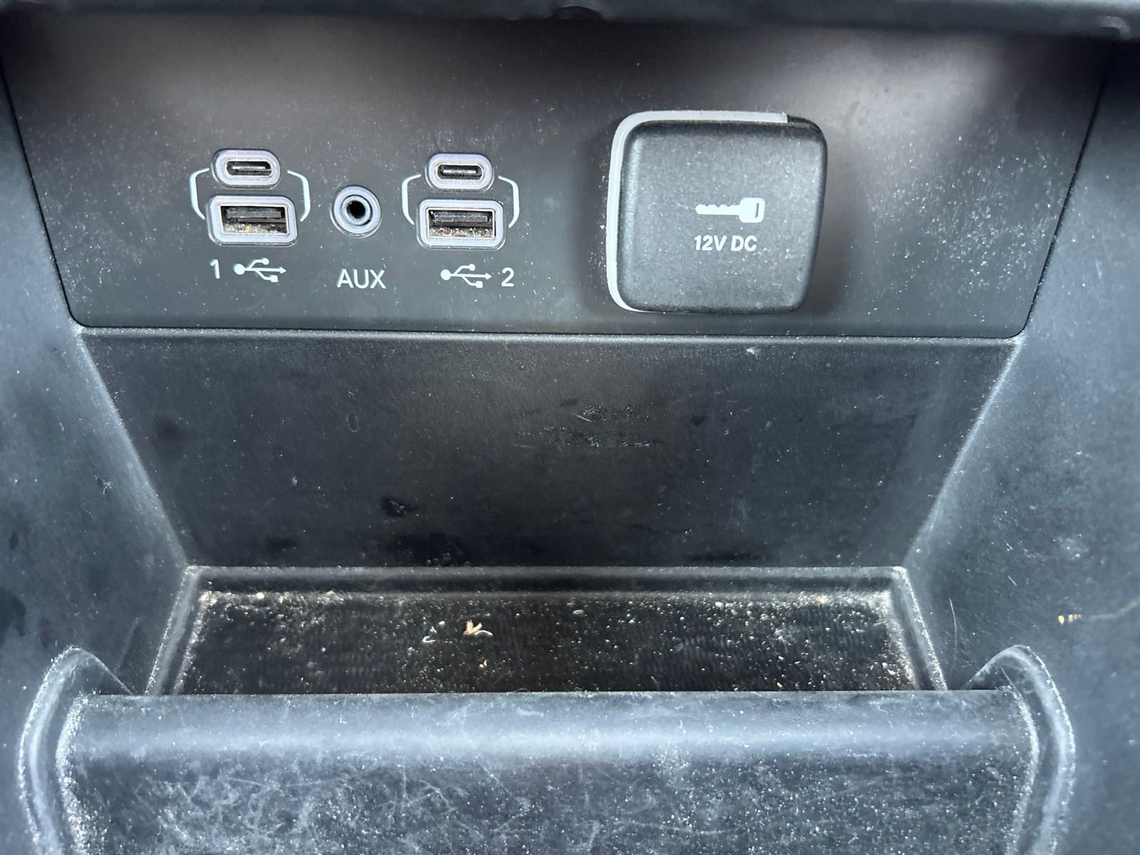 Used 2023 Red Jeep Laredo image 31