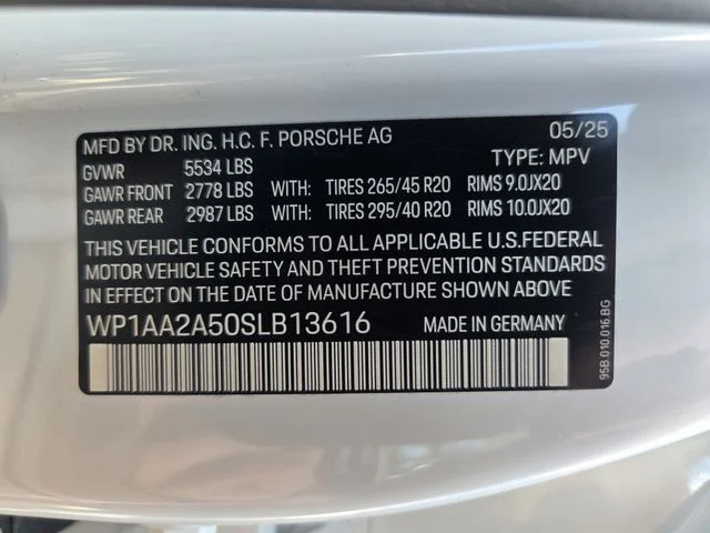 2025 Porsche Macan T - Photo 31