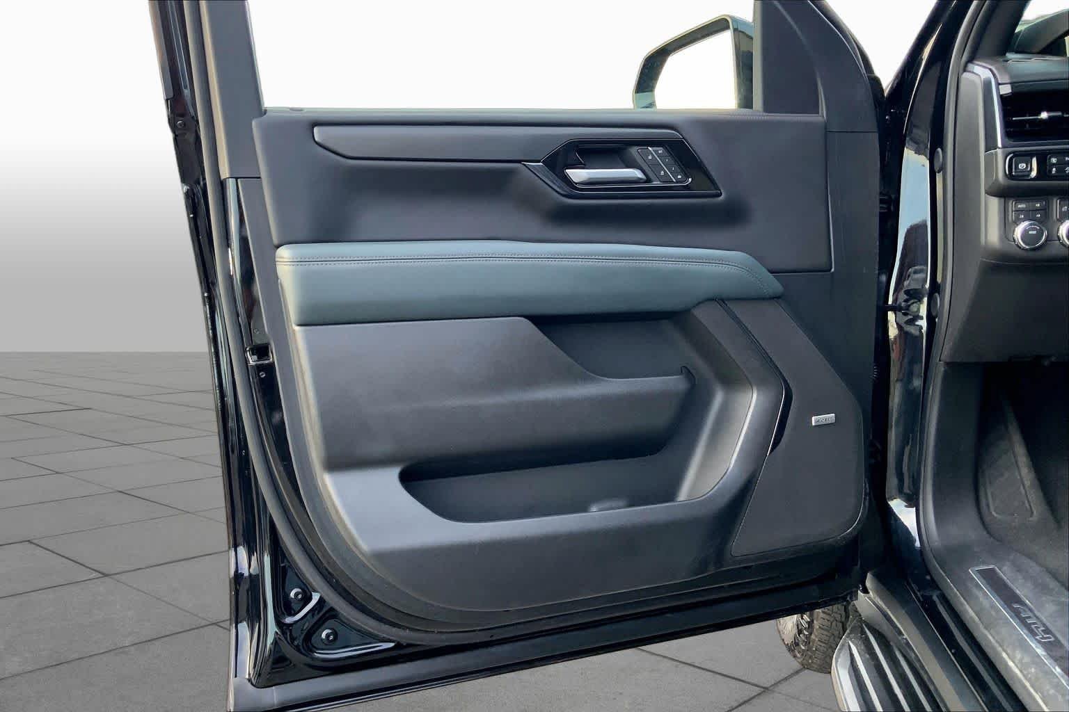 Used 2025 Onyx Black GMC AT4 image 20