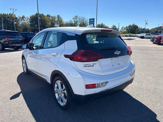 Used 2017 White Chevrolet LT image 18